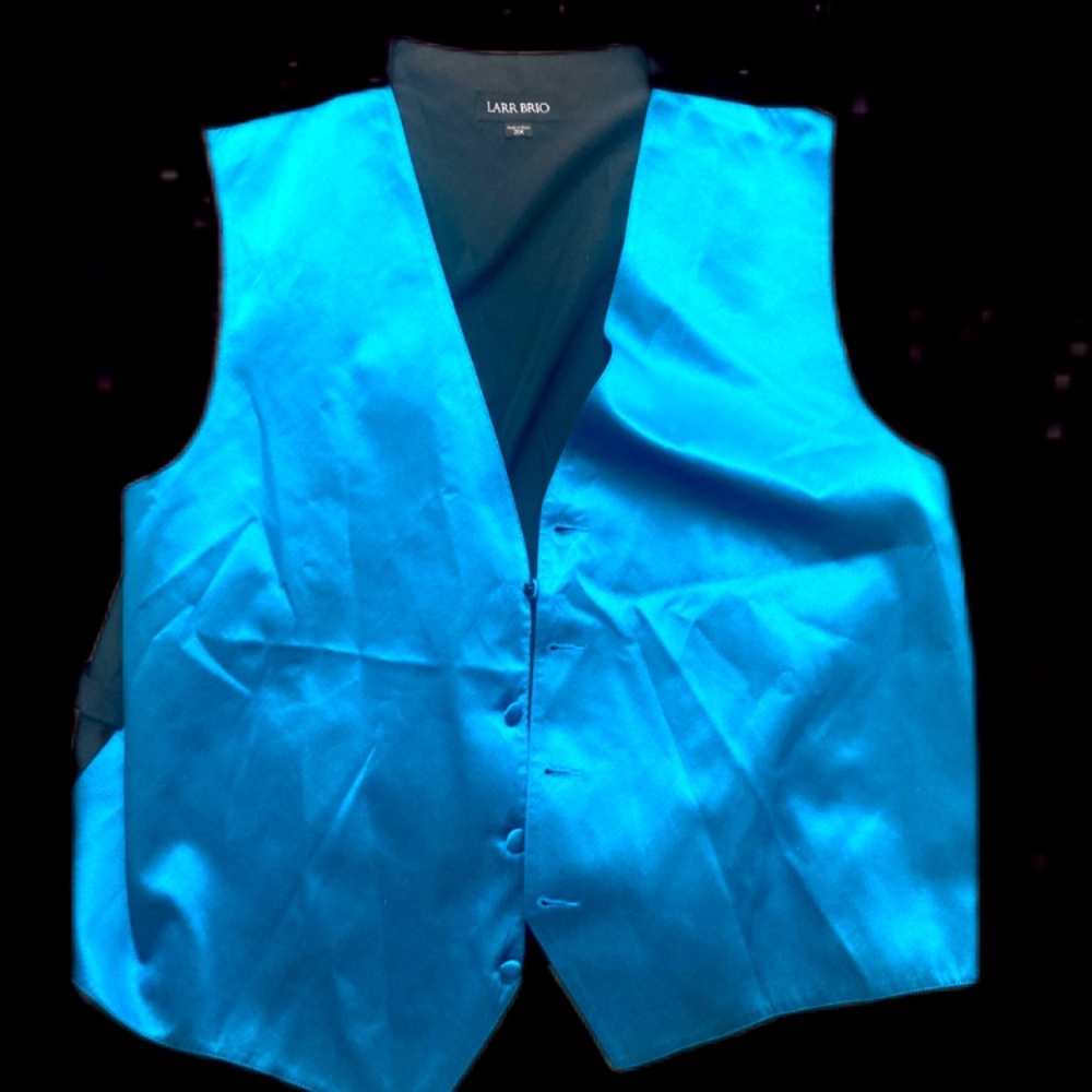 LARR BRIO!! 😳 sky blue vest for tux, nice suit or even a fancy collared shirt.